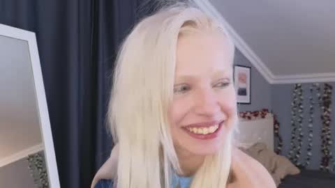 Snapshot of vienna_gones chatting on April 2026 05:30:01 PM Eva online show from April 2026 05:30:01 PM