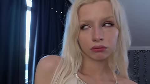 Snapshot of vienna_gones chatting on May 2026 12:21:02 PM Eva online show from May 2026 12:21:02 PM