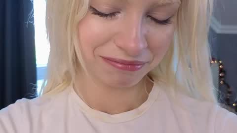 Snapshot of vienna_gones chatting on May 2026 12:54:02 PM Eva online show from May 2026 12:54:02 PM