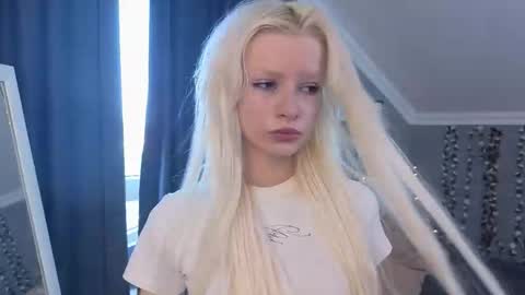 Snapshot of vienna_gones chatting on May 2026 12:32:01 PM Eva online show from May 2026 12:32:01 PM