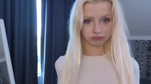 Snapshot of vienna_gones chatting on May 2026 12:13:02 PM Eva online show from May 2026 12:13:02 PM