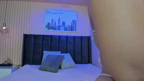 Viiolett online show from November 2025 08:52:01 PM