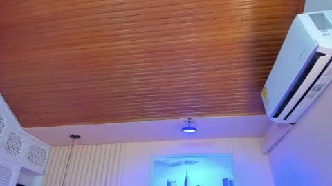 Viiolett online show from April 2026 08:20:02 PM