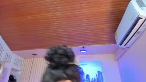 Viiolett online show from April 2026 07:40:02 PM