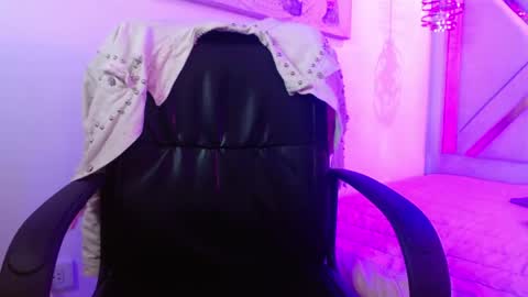 Snapshot of viiolleta chatting on May 2026 12:22:01 PM viioleta online show from May 2026 12:22:01 PM