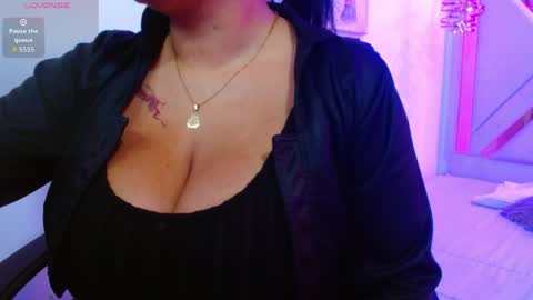 Snapshot of viiolleta chatting on May 2026 12:35:01 PM viioleta online show from May 2026 12:35:01 PM
