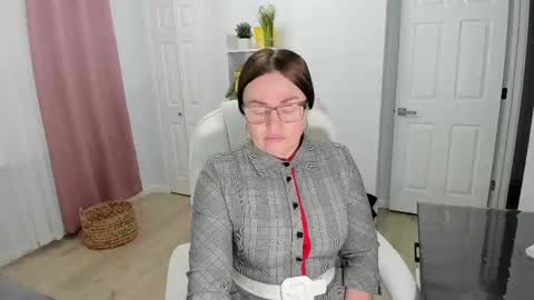 Snapshot of vika7333 chatting on February 2025 12:06:02 PM Ukrainian-woman online show from February 2025 12:06:02 PM