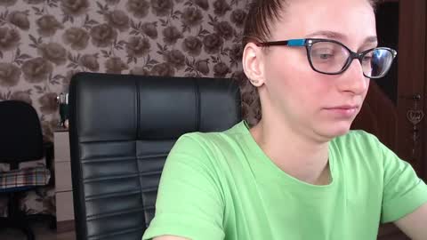 Snapshot of vikaericka chatting on December 2024 05:04:01 AM Vika online show from December 2024 05:04:01 AM