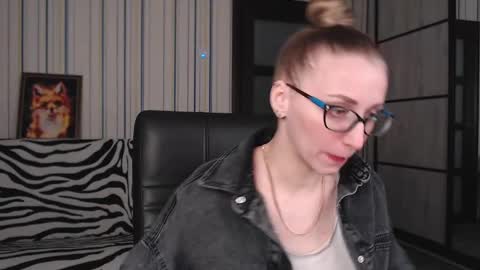 Snapshot of vikaericka chatting on March 2025 03:28:02 PM Vika online show from March 2025 03:28:02 PM