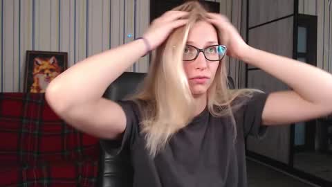 Snapshot of vikaericka chatting on October 2025 05:19:01 AM Vika online show from October 2025 05:19:01 AM