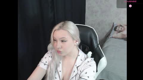 Snapshot of vikapowers chatting on April 2026 07:07:01 PM vikapowers online show from April 2026 07:07:01 PM