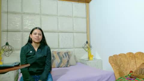 vikiTomson online show from November 2025 01:28:01 PM