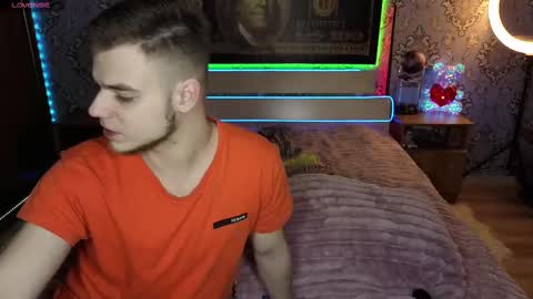 Snapshot of vikki_and_george chatting on March 2025 07:54:01 PM vikki and george online show from March 2025 07:54:01 PM