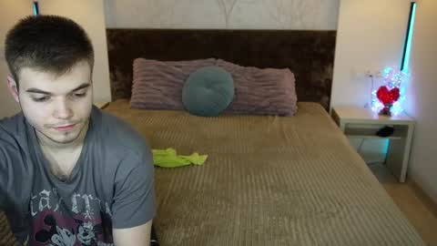 Snapshot of vikki_and_george chatting on October 2025 09:48:01 PM vikki and george online show from October 2025 09:48:01 PM