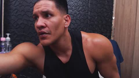 Viktor Herrera online show from November 2025 04:18:02 PM