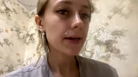 Snapshot of viktoria9898 chatting on May 2026 10:50:03 PM Sweett online show from May 2026 10:50:03 PM