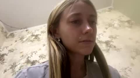 Snapshot of viktoria9898 chatting on August 2026 11:52:02 PM Sweett online show from August 2026 11:52:02 PM