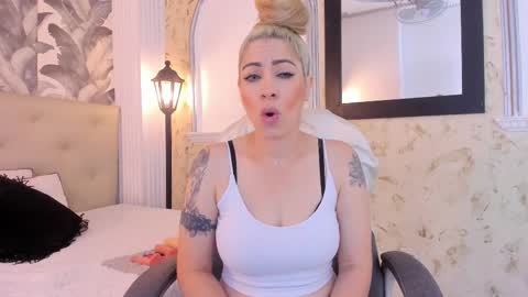 Snapshot of viktoria_davis_ chatting on January 2025 03:13:01 PM Viktoria online show from January 2025 03:13:01 PM