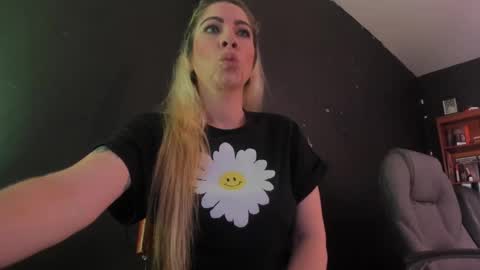 Snapshot of viktoria_davis_ chatting on March 2025 10:34:02 PM Viktoria online show from March 2025 10:34:02 PM