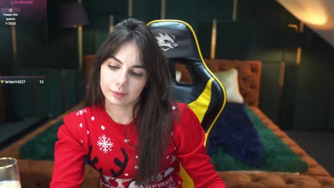 Snapshot of viktoria_storm chatting on December 2024 11:20:02 PM Alisa online show from December 2024 11:20:02 PM