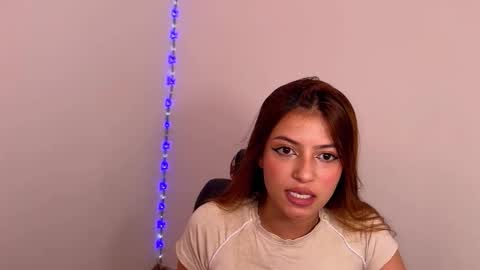 Snapshot of viky_evanss chatting on May 2026 07:42:02 PM viky_evanss online show from May 2026 07:42:02 PM