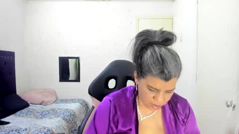 Snapshot of vikyadams chatting on October 2025 10:09:02 PM VIKY ADAMS online show from October 2025 10:09:02 PM