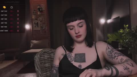 Snapshot of vinylstore chatting on December 2024 04:09:01 PM Diva Silvia online show from December 2024 04:09:01 PM