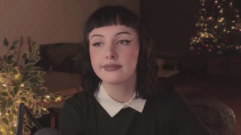 Snapshot of vinylstore chatting on December 2024 05:00:01 PM Diva Silvia online show from December 2024 05:00:01 PM