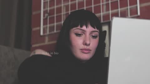 Snapshot of vinylstore chatting on January 2025 05:21:01 PM Diva Silvia online show from January 2025 05:21:01 PM