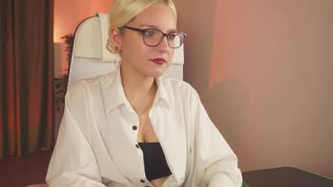 Snapshot of violamore chatting on June 2026 02:53:01 AM violamore online show from June 2026 02:53:01 AM