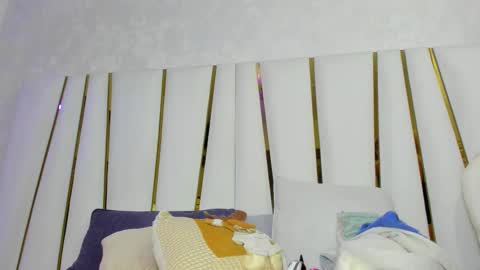 violeet_gray online show from February 2026 11:31:01 AM