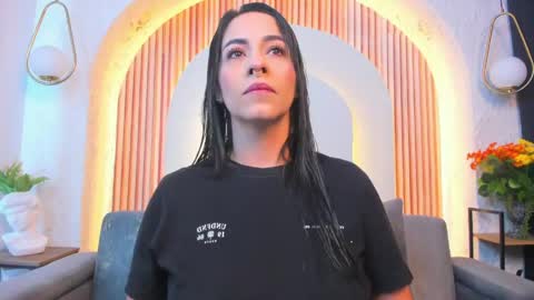Snapshot of violeet_scottt chatting on May 2026 10:54:01 AM Violette online show from May 2026 10:54:01 AM