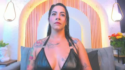 Snapshot of violeet_scottt chatting on May 2026 10:35:01 AM Violette online show from May 2026 10:35:01 AM