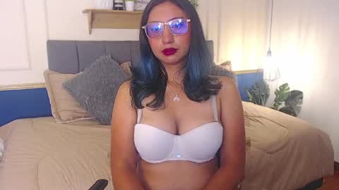Snapshot of violet_2003 chatting on April 2026 02:17:02 PM V I O L E T online show from April 2026 02:17:02 PM