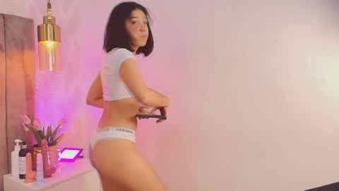 Snapshot of violet_606 chatting on June 2026 12:40:01 PM Violeta online show from June 2026 12:40:01 PM