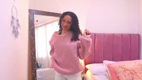 Snapshot of violet__15 chatting on May 2026 12:21:01 PM violet__15 online show from May 2026 12:21:01 PM