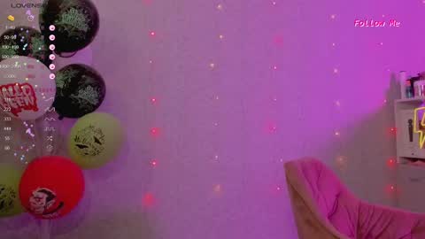Snapshot of violet____h chatting on December 2024 08:40:01 PM violet____h online show from December 2024 08:40:01 PM