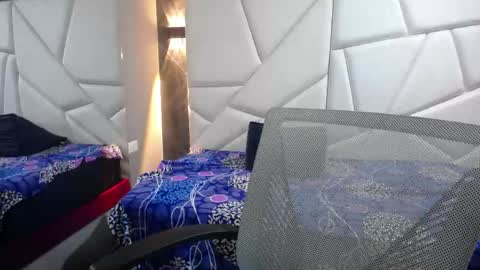 Violet online show from April 2026 07:58:01 PM