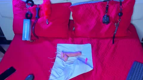 Violet online show from December 2025 03:50:01 PM