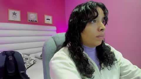 Snapshot of violet_sinclair chatting on June 2026 11:44:02 AM violet_sinclair online show from June 2026 11:44:02 AM