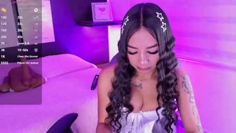 Snapshot of violet_spencer chatting on June 2026 01:58:02 AM Violeta online show from June 2026 01:58:02 AM