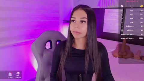 Snapshot of violet_spencer chatting on June 2026 05:12:01 AM Violeta online show from June 2026 05:12:01 AM