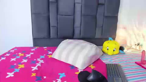 violett taylor online show from September 2025 05:42:01 AM