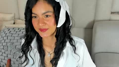 Snapshot of violet_vyx chatting on May 2026 04:20:02 AM Violet online show from May 2026 04:20:02 AM