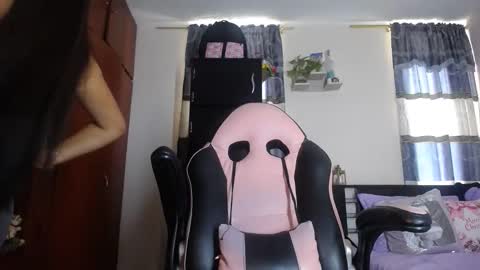 violeta.. online show from November 2025 04:22:02 PM