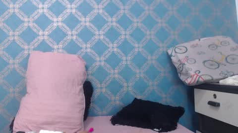 Snapshot of violeta_cute18 chatting on January 2025 10:23:01 PM Violeta online show from January 2025 10:23:01 PM