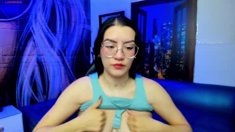 Snapshot of violeta_diazz chatting on December 2024 09:19:01 PM online show from December 2024 09:19:01 PM