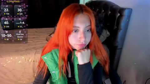 Snapshot of violetaarey chatting on April 2026 03:55:01 AM Violeta Help me reach 150 thumbs up online show from April 2026 03:55:01 AM