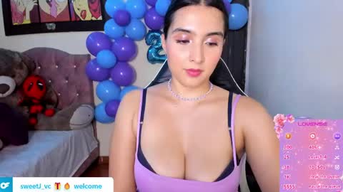 Snapshot of violetalee chatting on May 2026 03:35:02 AM Jimena online show from May 2026 03:35:02 AM