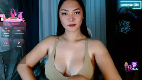 Snapshot of violetasha chatting on June 2026 01:12:02 AM violet online show from June 2026 01:12:02 AM